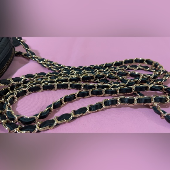 Chanel Vintage Quilted Camera Bag - Picture 8 of 16